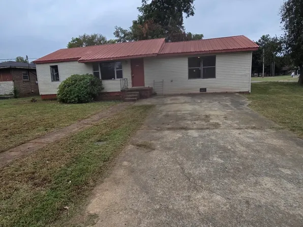 907 E 16th St, Sheffield, AL 35660