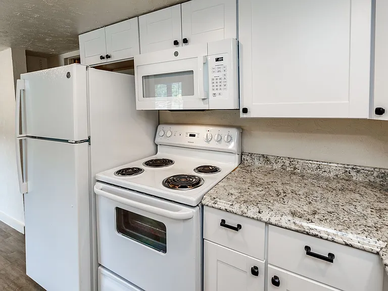 37 Delaware Rd — Photo 16
