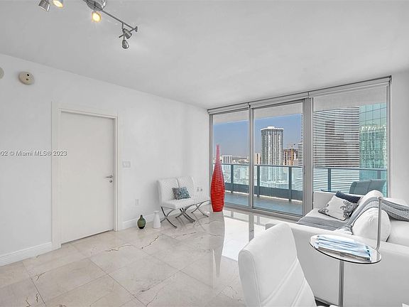 3rd image of 200 Biscayne Boulevard Way APT 3409