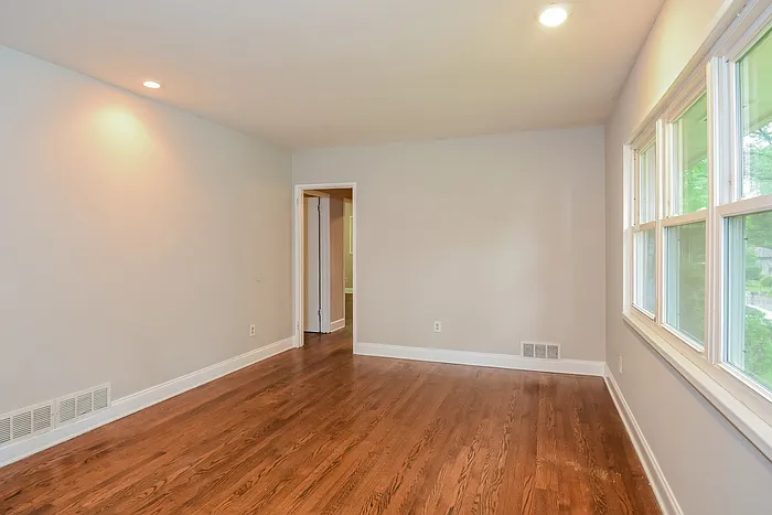 3 bed, 1.5 bath, 1075 sqft, $1,595 — Photo 4