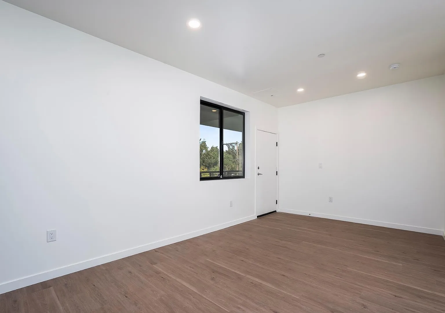 1815 La Siesta Way - 302 — Photo 3