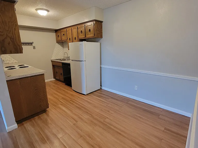 507 W Westview St #16 — Photo 2