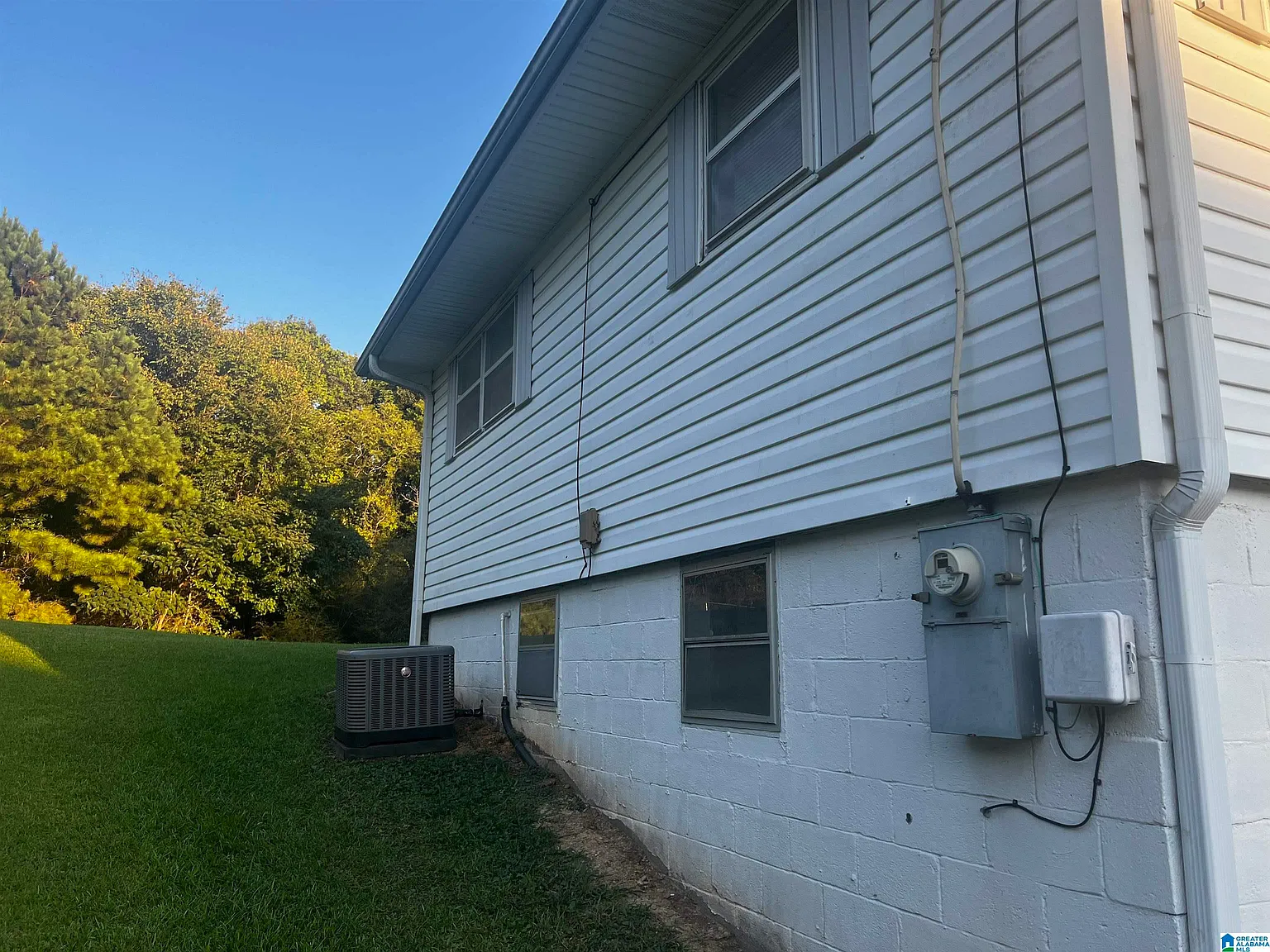 3 bed, 1.0 bath, 936 sqft, $1,400 — Photo 3