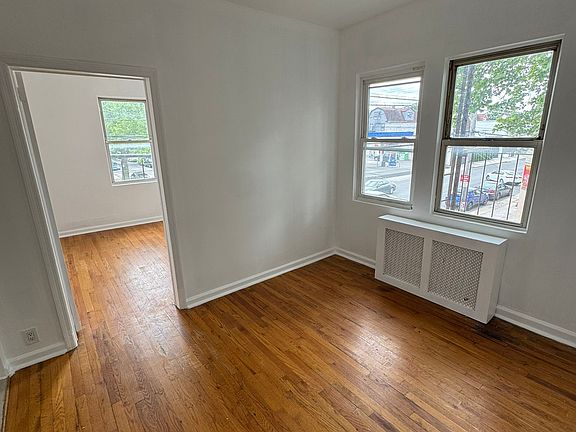 5th image of 131 W Sandford Blvd #2A