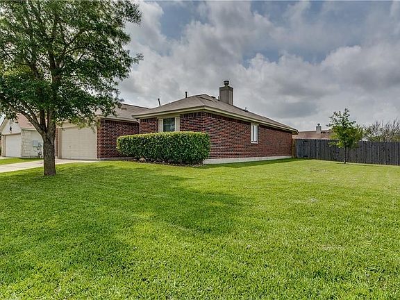 2nd image of 100 Tanglewood Ln