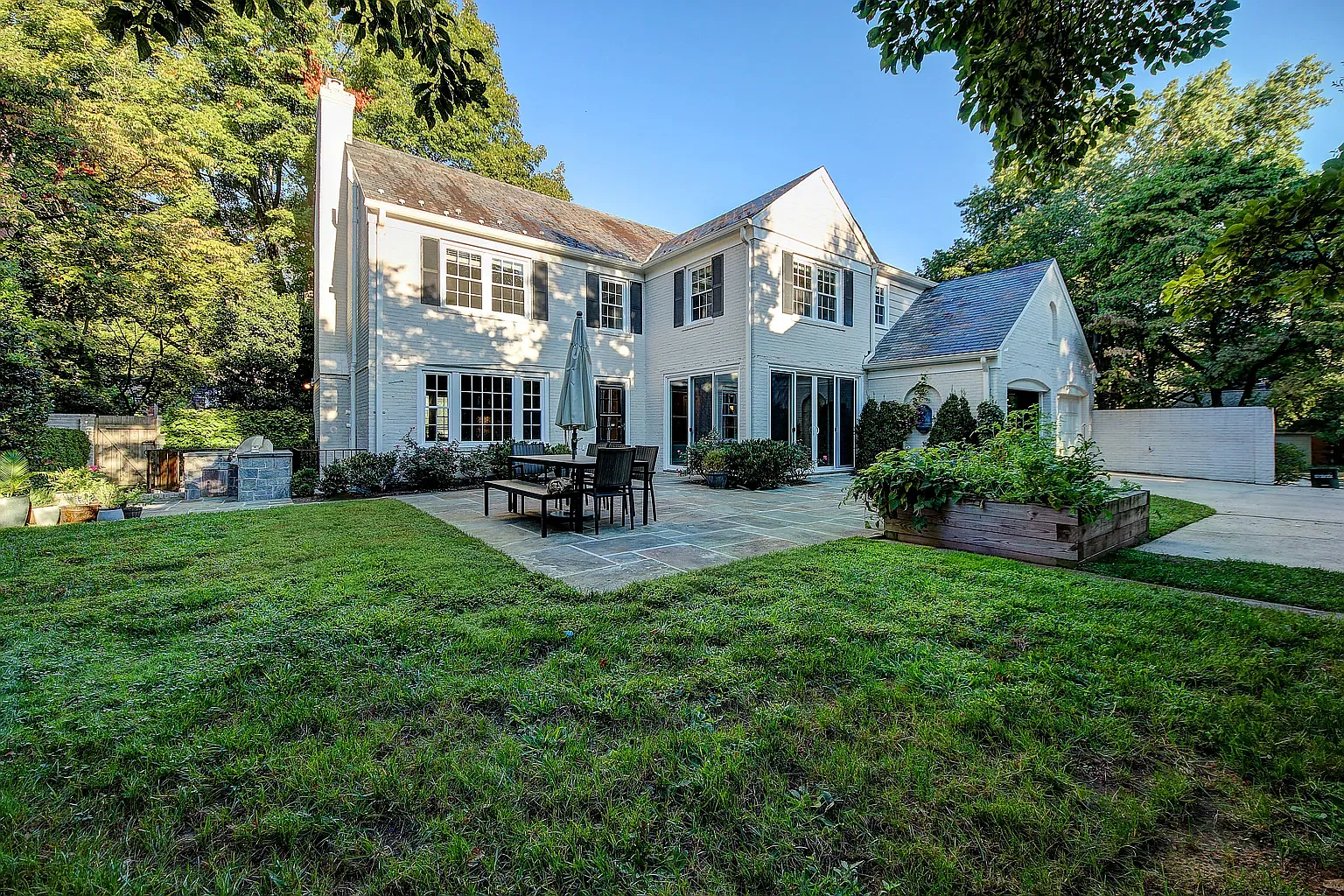 5 bed, 3694 sqft, $7,000 — Photo 1