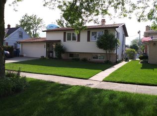 9720 Parkside Ave, Oak Lawn, IL 60453