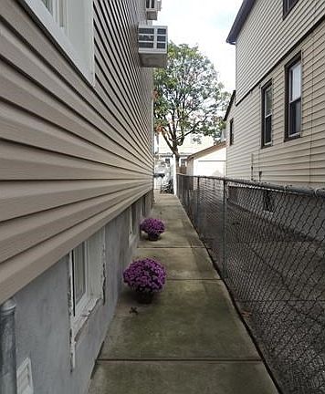 2nd image of 2911 Scott Pl
