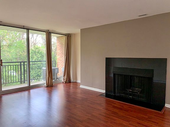 3rd image of 1811 Four Lakes Ave APT 2A