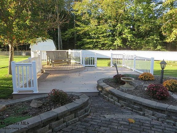 3rd image of 1130 Royal Ct NE