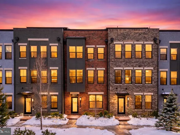 13039 Hattontown Sq, Herndon, VA 20171