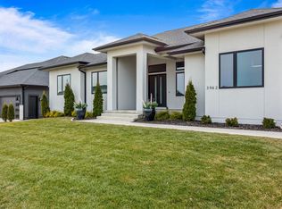 3962 181st St, Clive, IA 50325