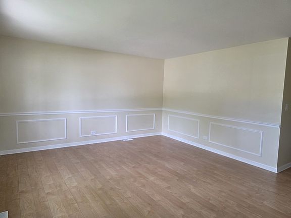 4th image of 70 N Idlewild Ave