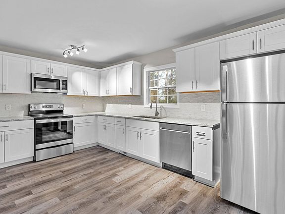 2nd image of 102 Southwood Cir