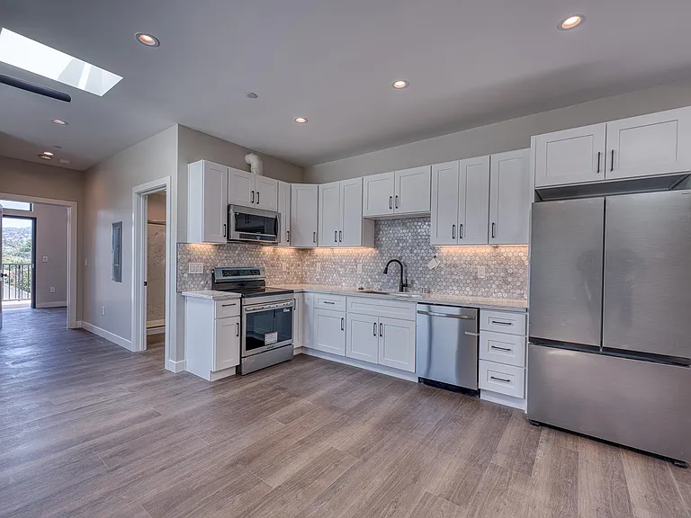 4202 Telegraph Ave #203 — Photo 4