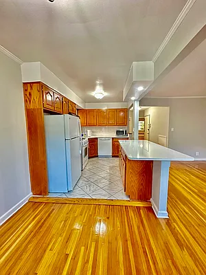 Rented by Zikos Realty Services | media 33