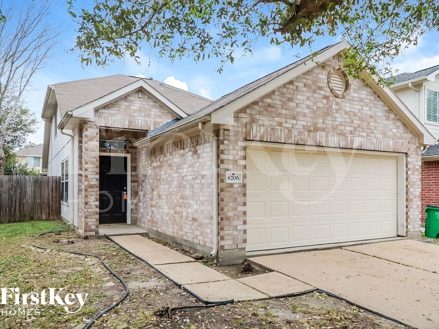 3 bed, 2.5 bath, 1751 sqft, $2,010 — Photo 2