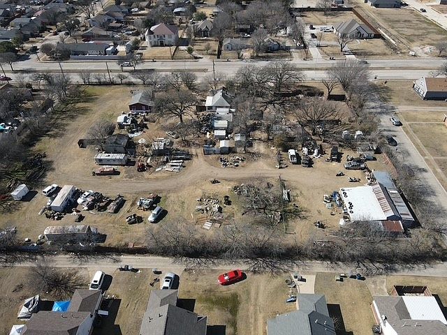 1st image of 1006 N Masters Dr
