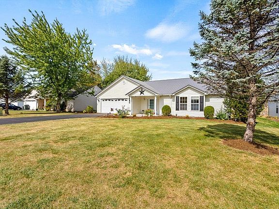 3rd image of 32 Somerset Dr