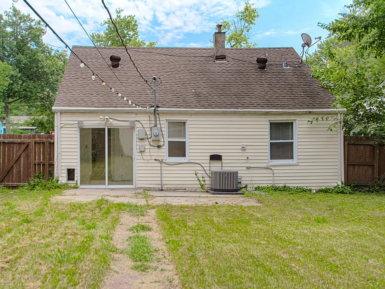 7800 Jefferson St — Photo 28