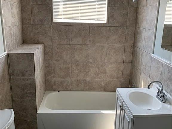 5th image of 2628 Allen St