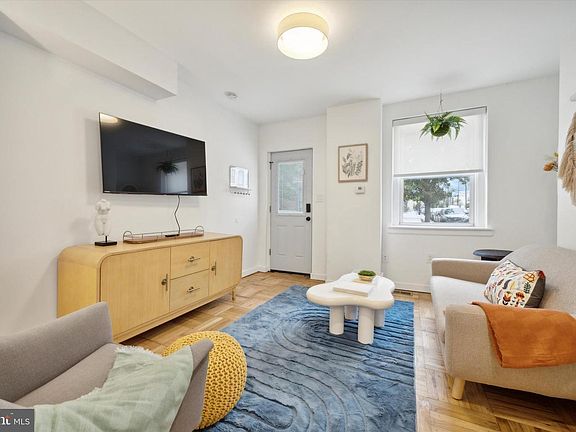 3rd image of 110 W Wildey St