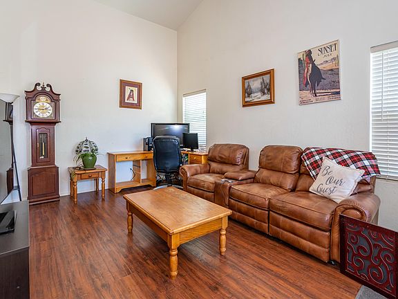 3rd image of 4690 Deer Springs Dr