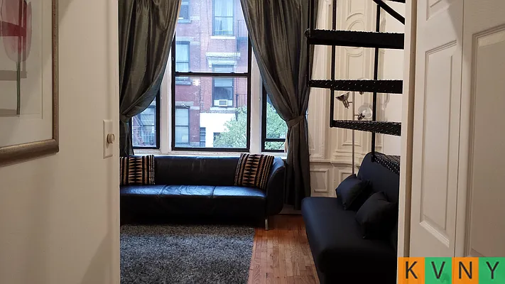 Rented by KVNY Soho | media 17