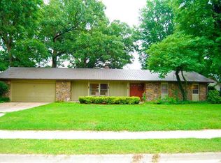 103 N Country Club Rd, Bentonville, AR 72761