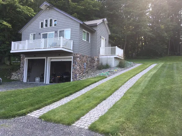 1422 Thornton Heights Rd, Skaneateles, NY 13152