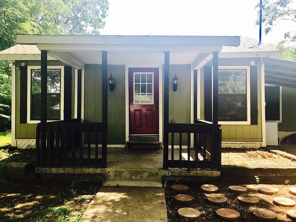 1st image of 302 Texas St