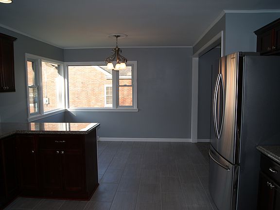 4th image of 4 Minden Dr