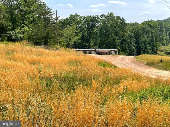 689 Rio Grande Dr, Delray, WV 26714