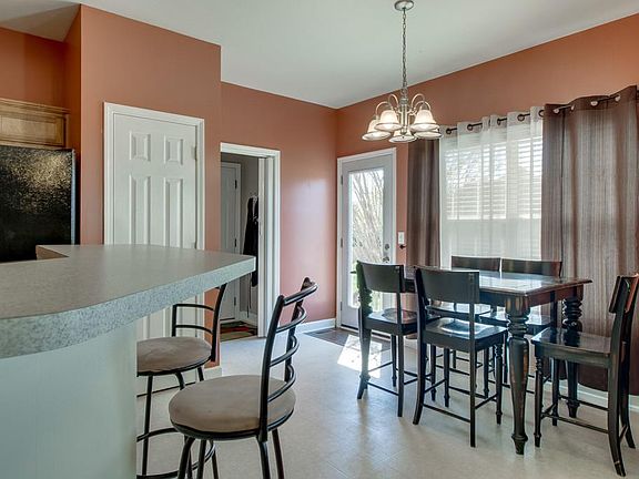 3rd image of 1156 Summerville Cir