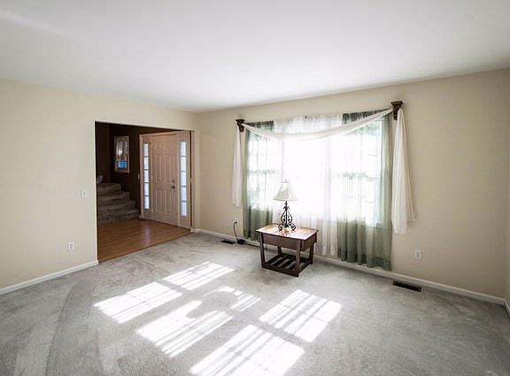 4th image of 1098 Almond Dr