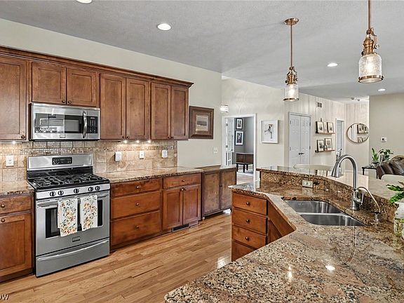 5th image of 2074 Countryside Dr