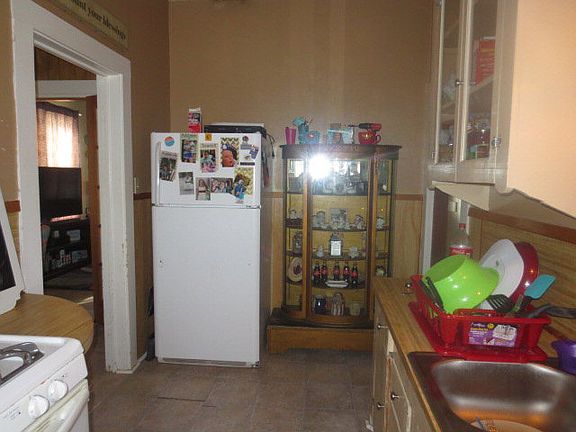 4th image of 309 Tennis St