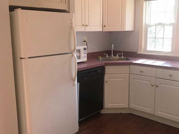 3rd image of 710 22nd St S APT 3