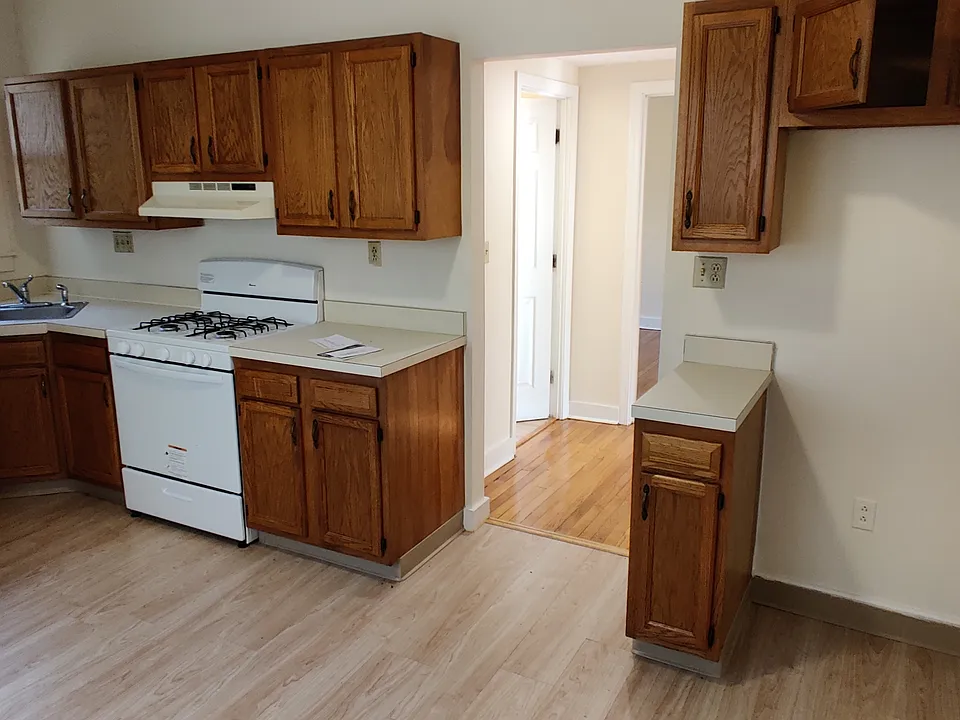 41 Hiawatha Rd #2R