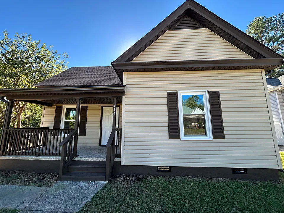 135 Ebenezer Ave