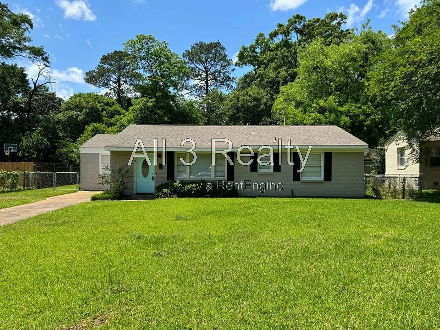 3 bed, 1.0 bath, 1410 sqft, $1,195 — Photo 2