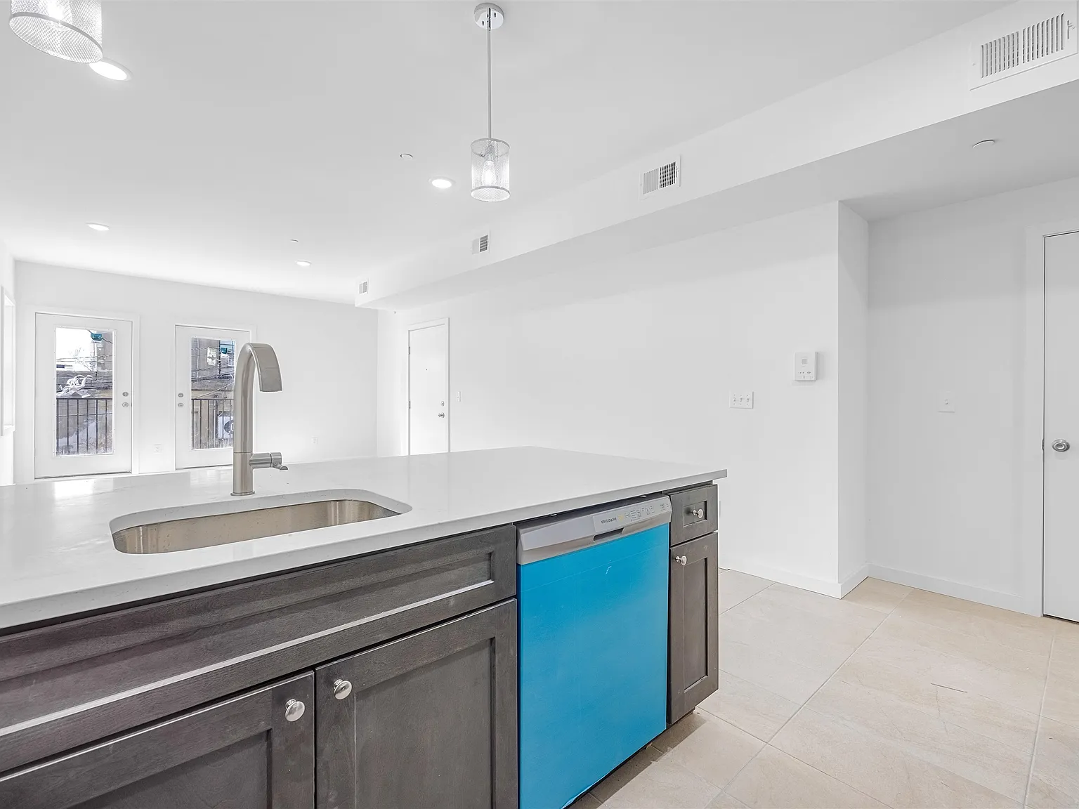3 bed, 2.0 bath, $3,550 — Photo 4