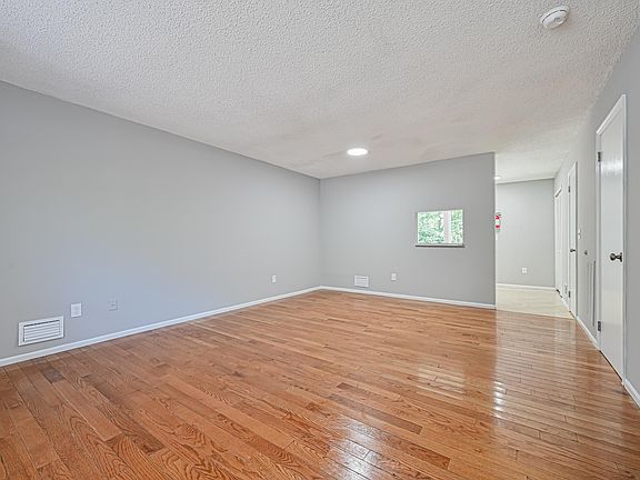 2nd image of 183 Patriots Ct #183