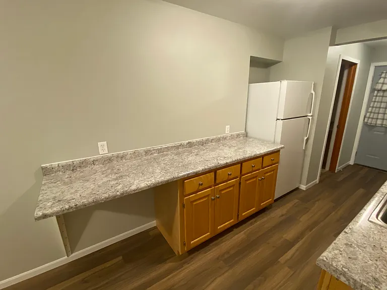 404 S Hennepin Ave — Photo 6