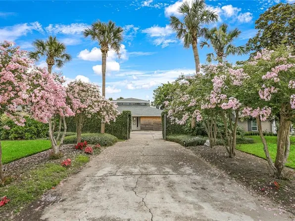 141 Meadowbrook Dr, Gretna, LA 70056