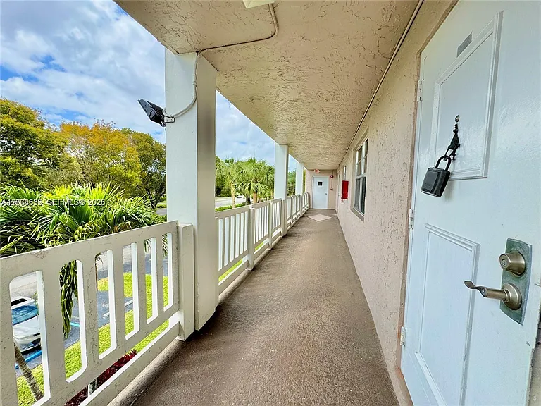 1075 Riverside Dr #302 — Photo 20