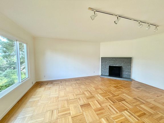 5th image of 174 Stillings Ave