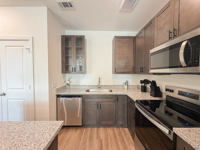 Beyond The Bend Apartments — Photo 45