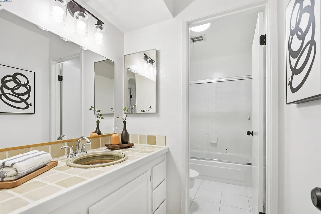 4 bed, 1828 sqft, $1,100 — Photo 3