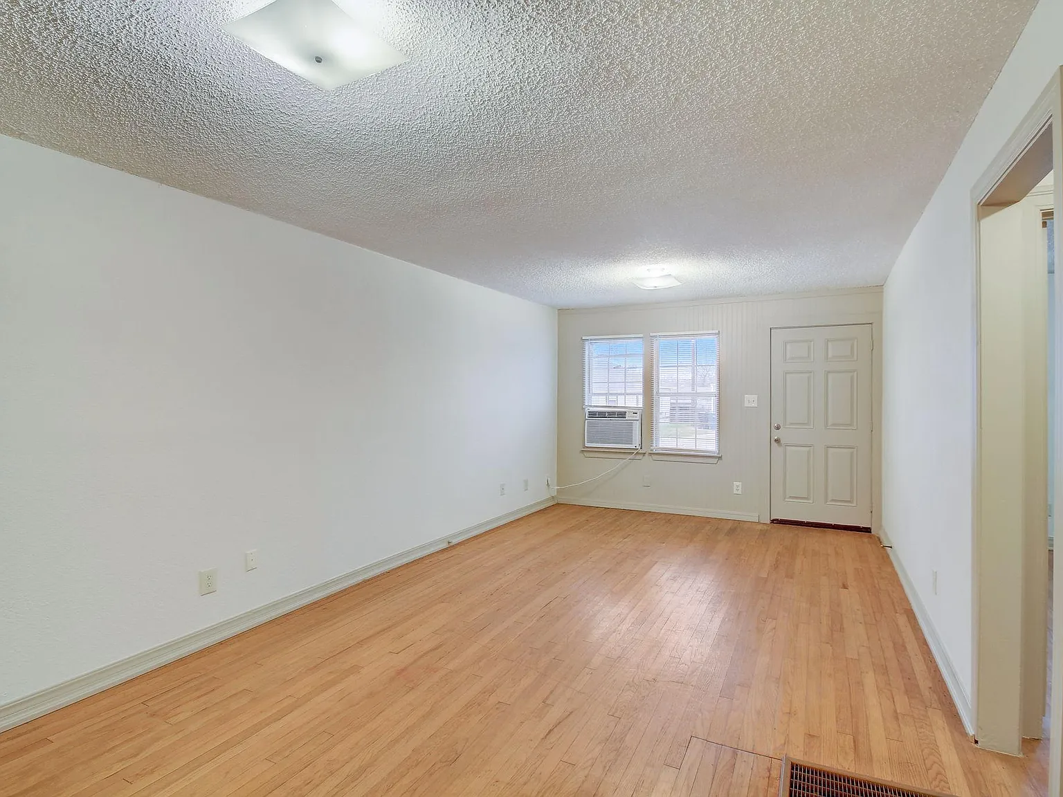 3 bed, 1116 sqft, $1,325 — Photo 4